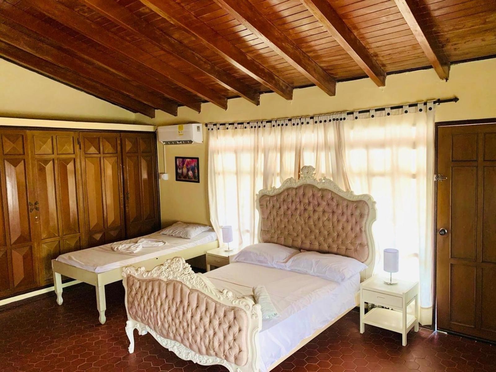 The Chill In Mansion Hostel Santa Marta Phòng bức ảnh