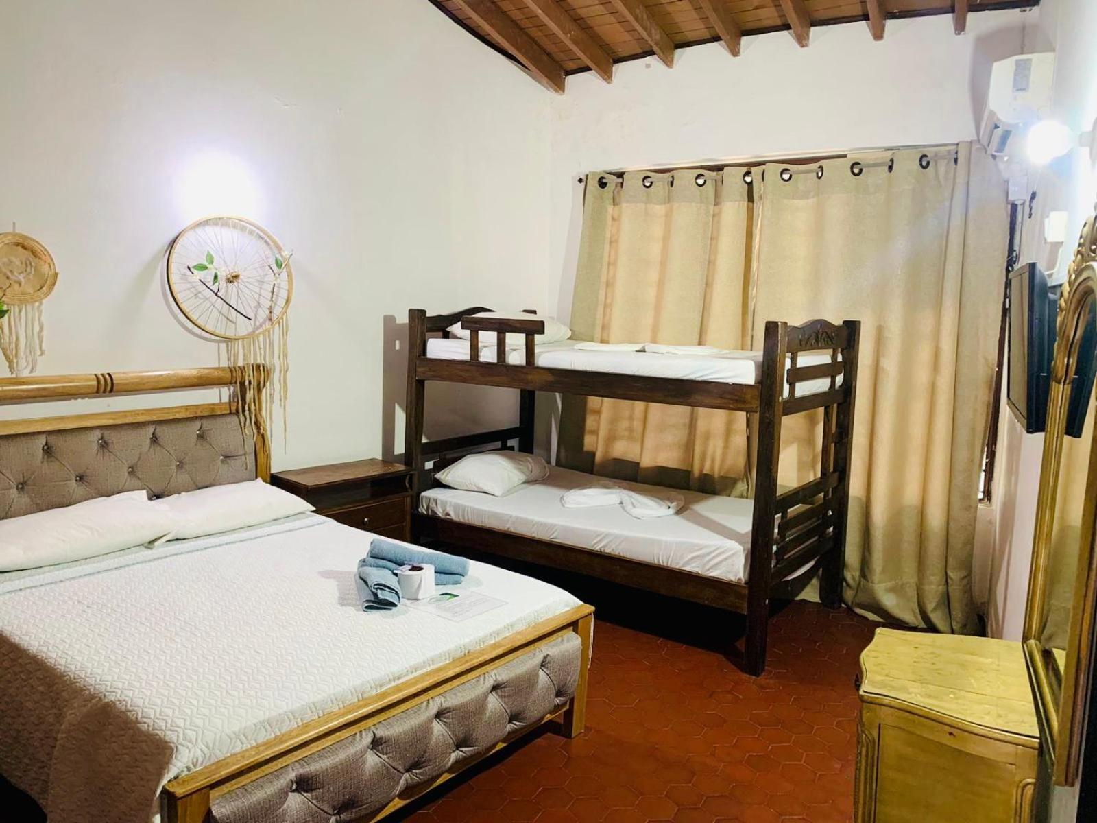 The Chill In Mansion Hostel Santa Marta Phòng bức ảnh