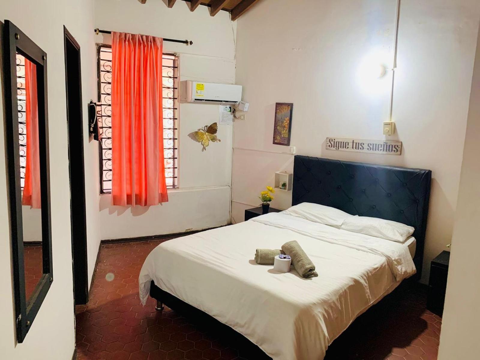 The Chill In Mansion Hostel Santa Marta Phòng bức ảnh